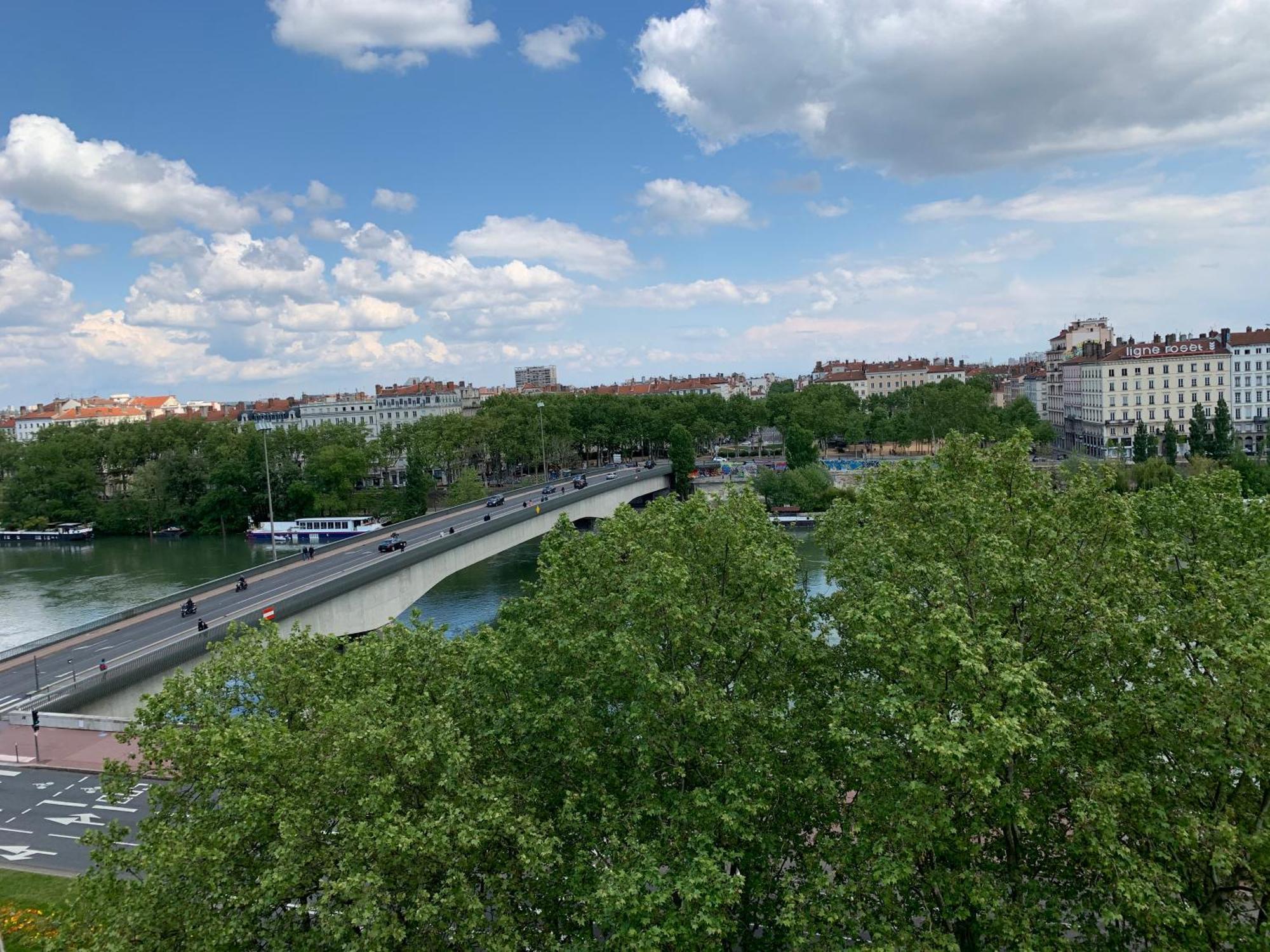 Apartment Le Bleu Face Au Rhone By Chez Alam Lyon